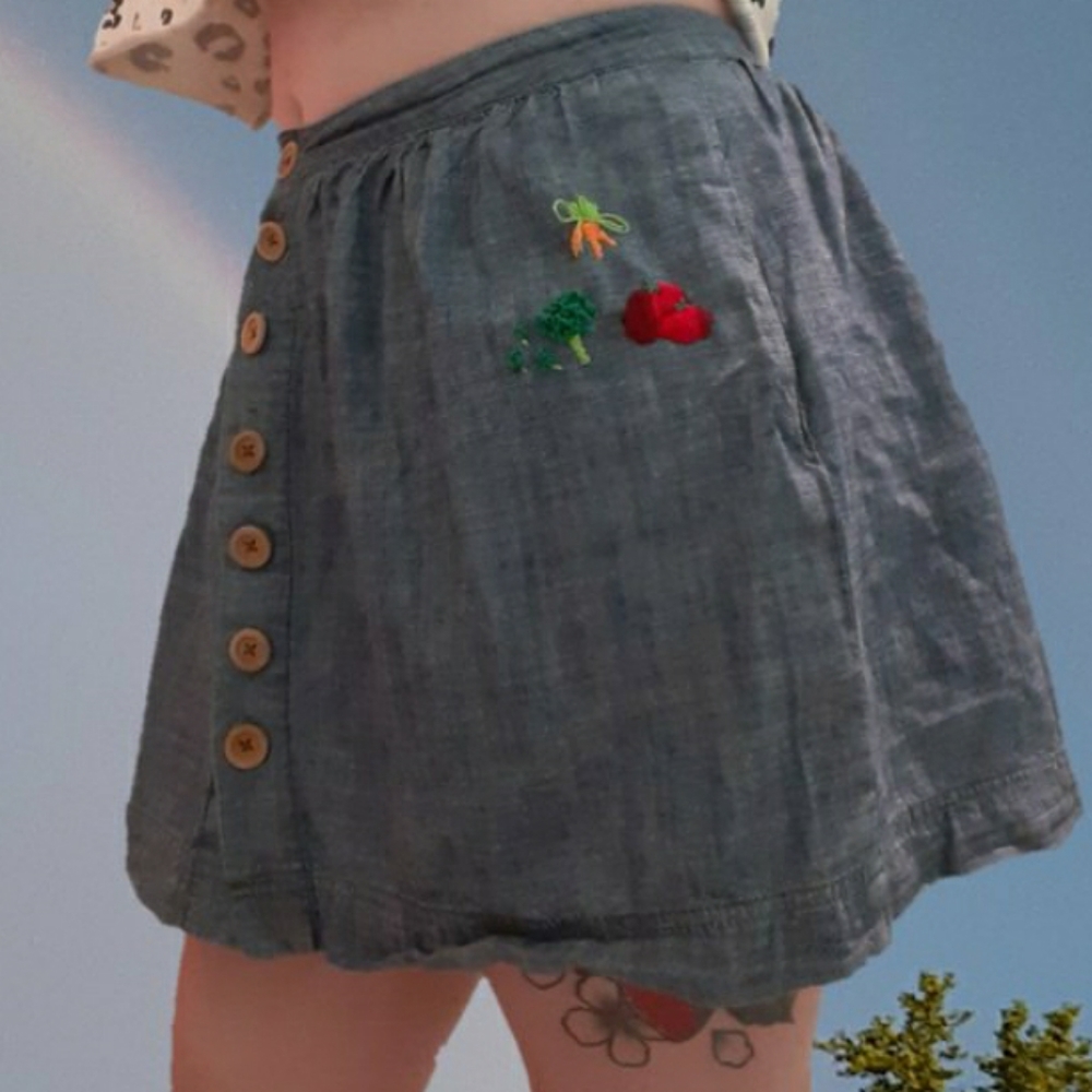 Embroidered button-down skirt